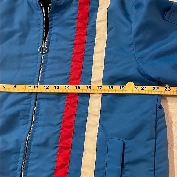 Stylish Blue Windbreaker with Red and White Accents - Picture 4 of 6